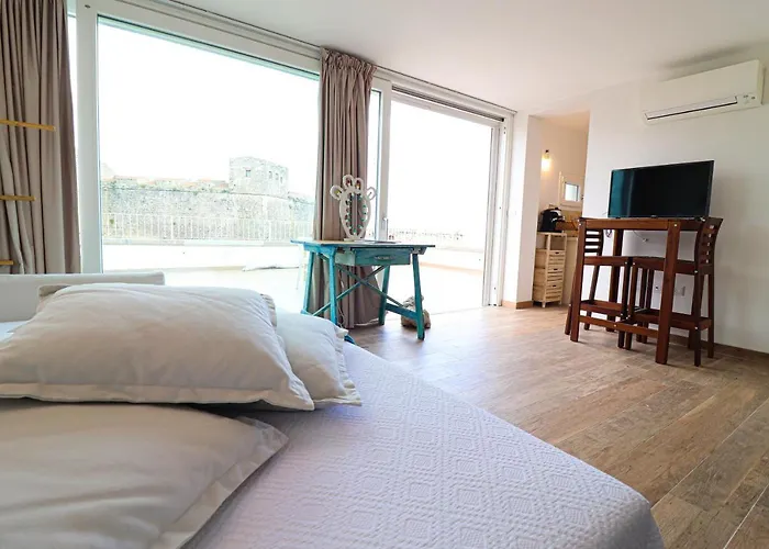 Svevas Cozy With Sea View *